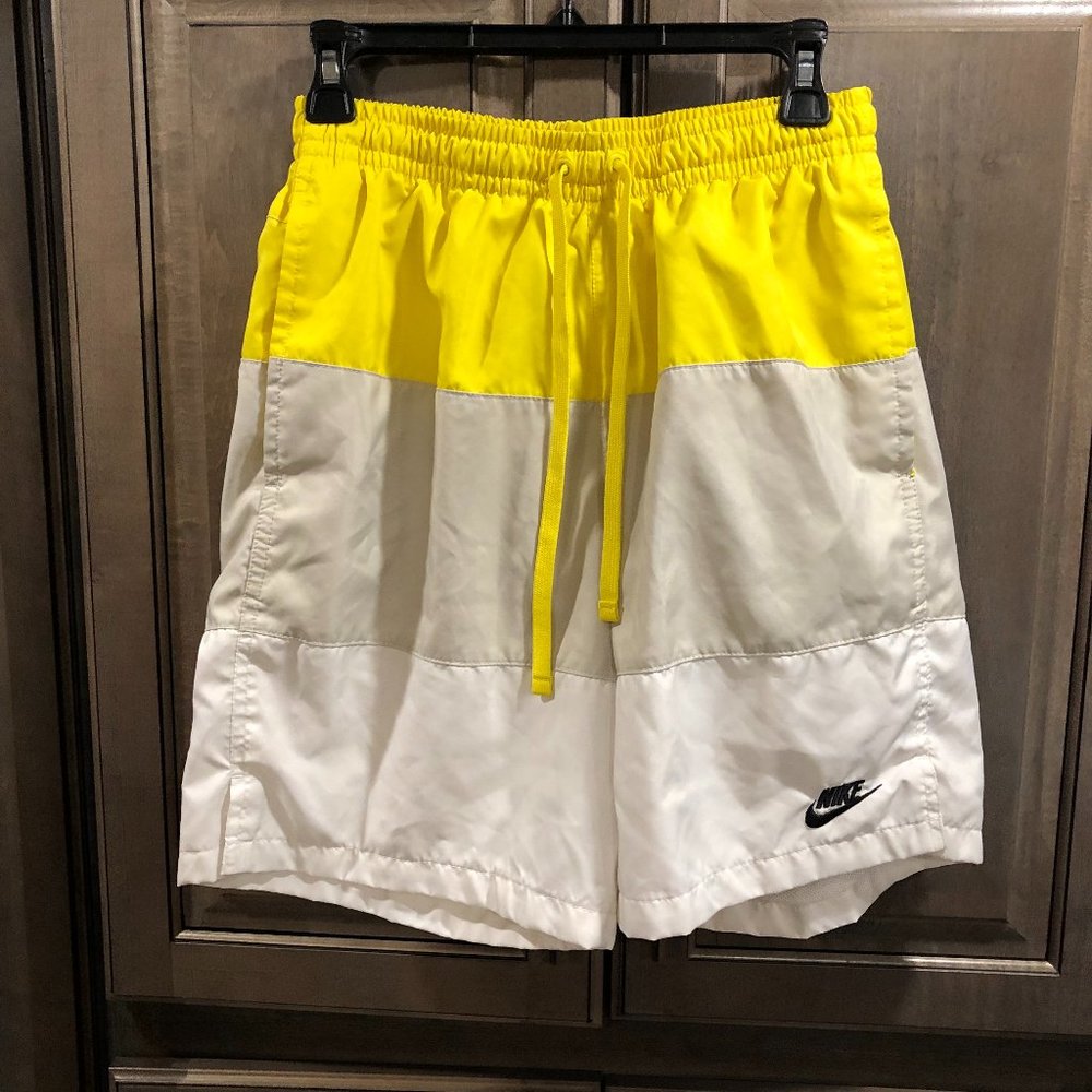NIKE Men’s Swim Trunks – SIZE S